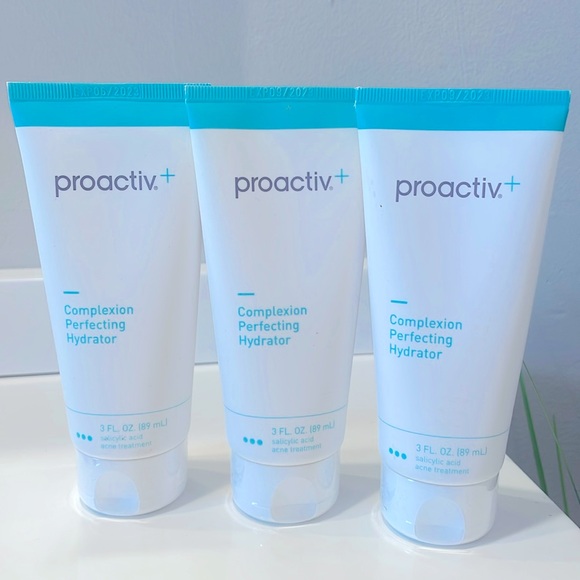 Proactiv+ Complexion Perfecting Hydrator - Picture 1 of 3
